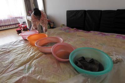 惠安楼上漏水，住户失联，小区没物管，业主维权难！律师来支招……